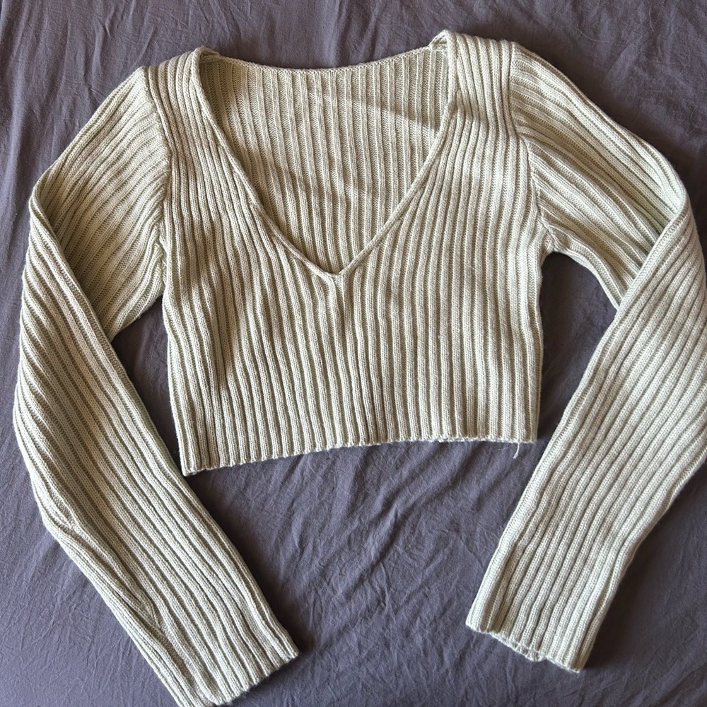 BUNDLE
Light green ribbed knit
Light pink ribbed knit w/buttons